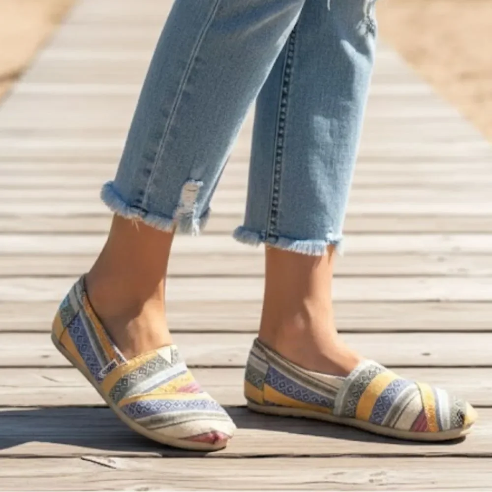 Toms Multicolor Striped Espadrilles Flats Slip On Cozy Aztec Tribal Shoes